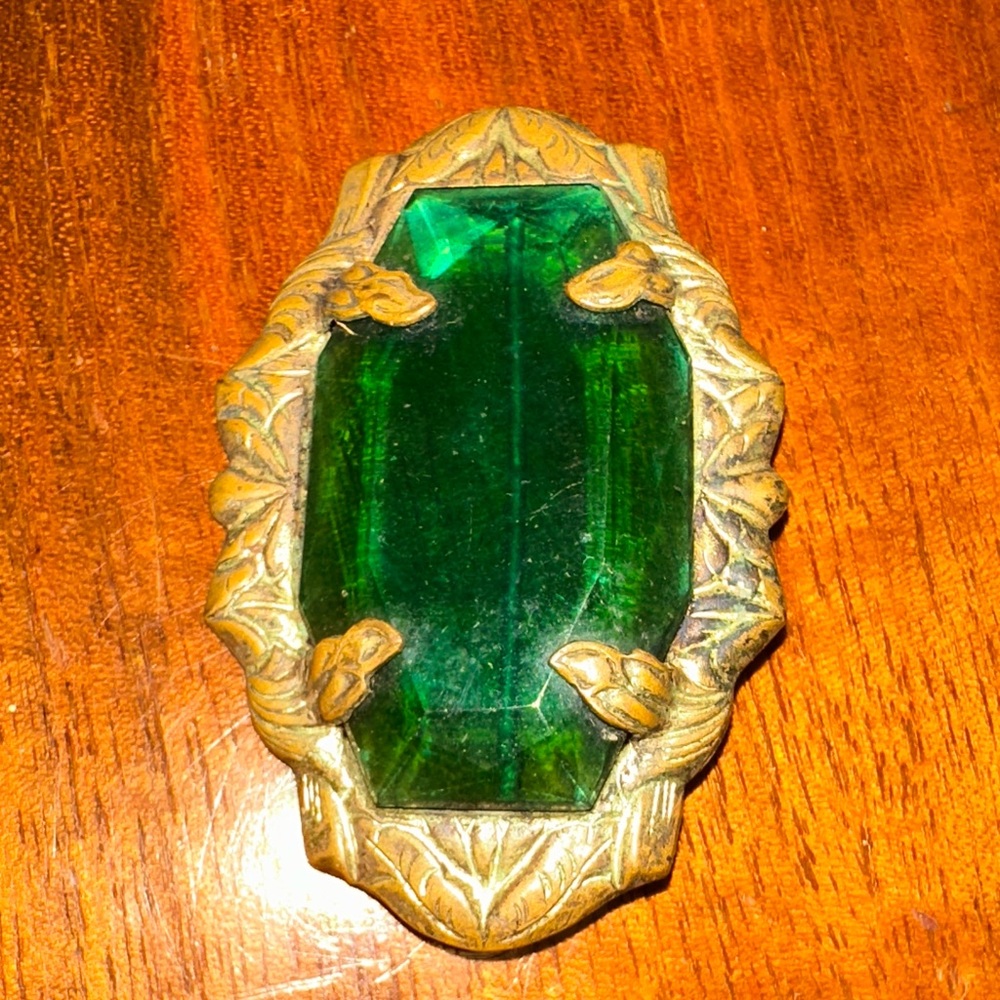 Vintage/Antique Art Nouveau Green Glass and‎ Gold Tone Brooch